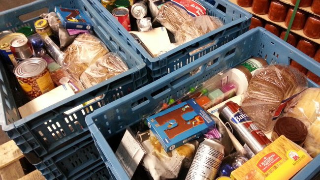 Lions Assen staat vandaag bij supermarkten in Assen voor de voedselbank