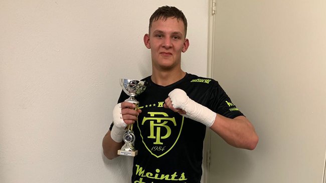 Kickbokser Marco Baars uit Assen wint eerste wedstrijd