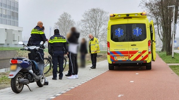 Scooterrijder en fietser botsen op fietspad in Assen (Video)