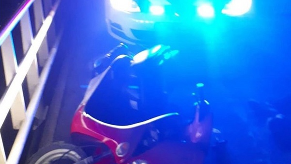 Scooterrijders crashen na achtervolging in Assen