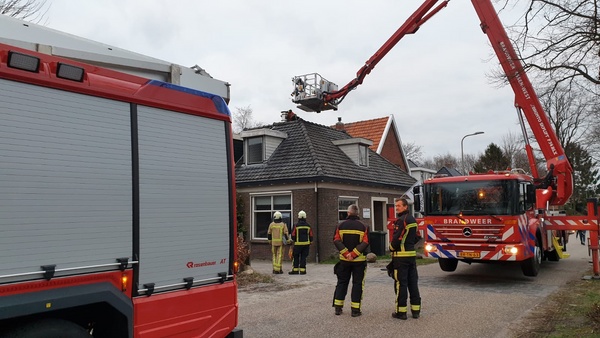 Brandweer in actie voor schoorsteenbrand