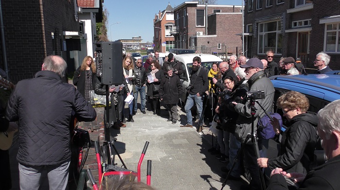 Struikelstenen onthuld in Assen (video)