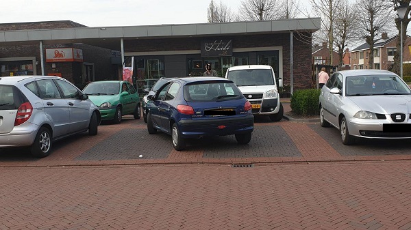 Winkelend publiek irriteert zich aan parkeerders Nobellaan