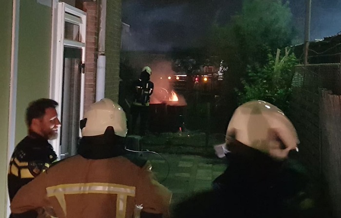 Afvalbrand bij leegstaand bedrijfspand Assen (video)