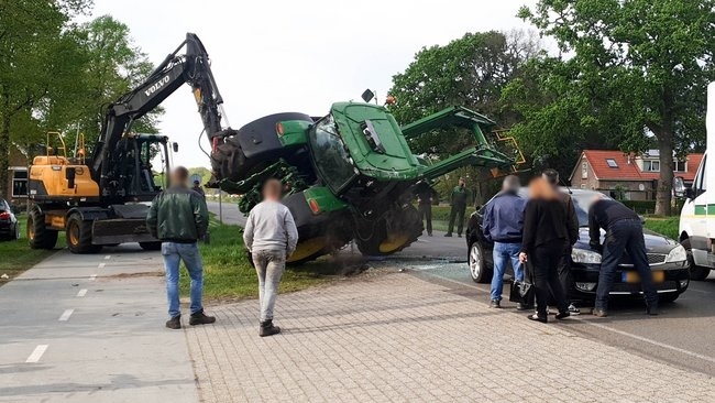 Tractor gekanteld op Norgervaart (video)