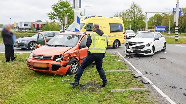 Ongeval tussen twee autos in Assen