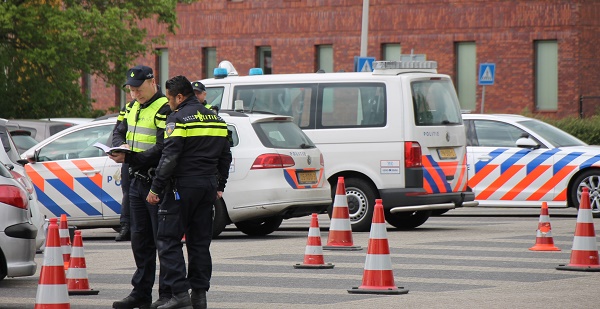 Assen hele dag toneel van controle politie, RDW en douane