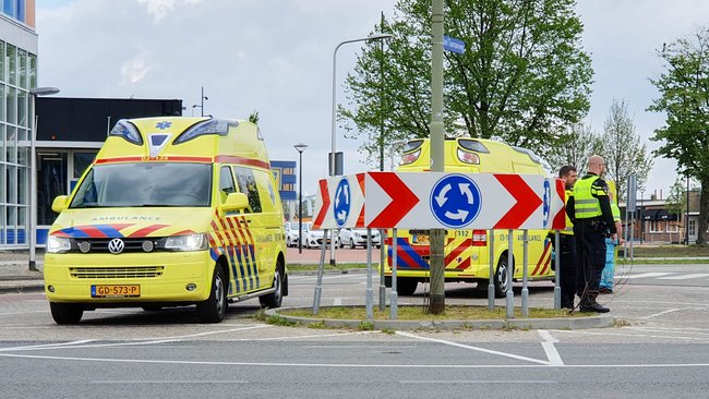 Vrouw op fiets raakt op Abel Tasmanplein gewond