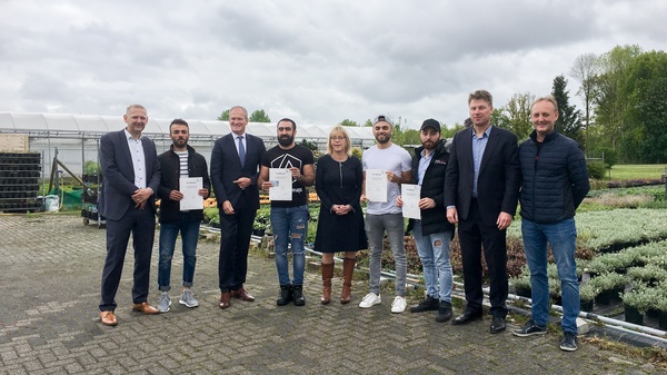 Azc-bewoners uit Assen halen heftruckdiploma