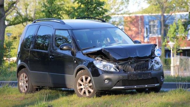 Ongeval tussen auto en bus in Assen