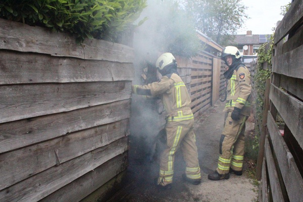 Schutting in de brand in Assen