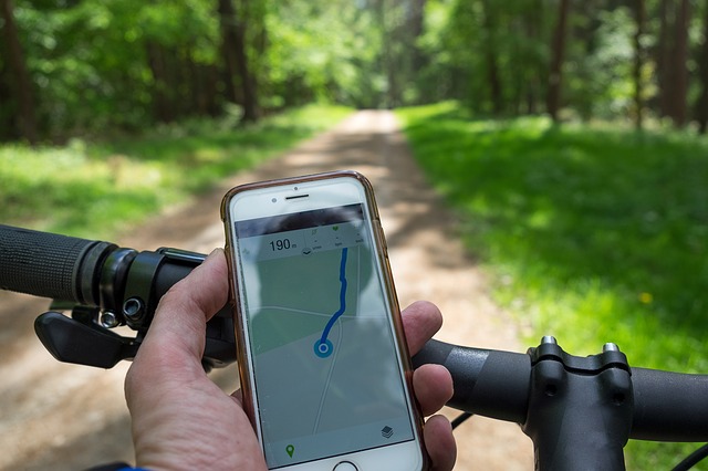 Vanaf 1 juli verbod voor gebruik mobiele telefoon tijdens het fietsen