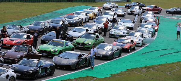 Supercar sunday op TT-baan weer groot succes