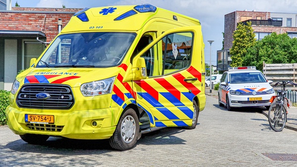 Gewonde bij aanrijding tussen fietser en auto in Assen (Video)