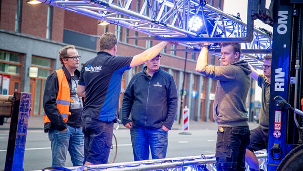 Opbouw feestpleinen in Assen gestart (Video)