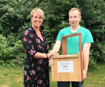 Student maakt  giftbox voor Hospice het Alteveer