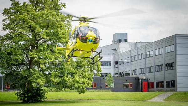 Traumahelikopter bij ziekenhuis Assen trekt veel bekijks