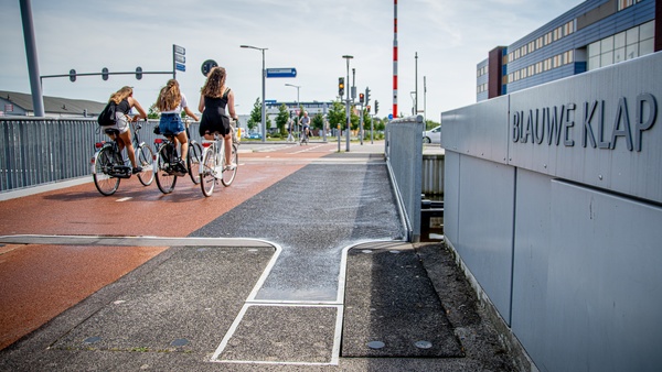 Blauwe Klap-brug in Assen dicht vanwege hitte