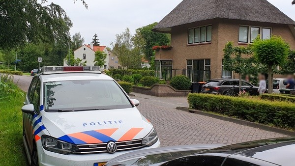 Inbreker wil woning Assen openbreken: wordt door bewoners ontdekt