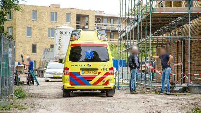 Persoon raakt gewond op bouwplaats in Assen-Oost (Video)