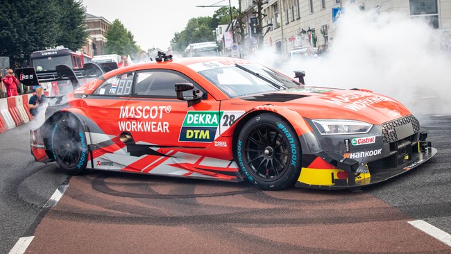 Vaart in Assen afgeladen met toeschouwers voor DTM-demo (Video)