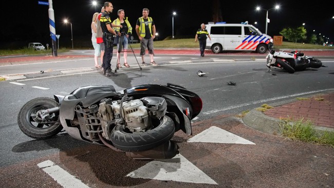 Scooterrijder gewond bij aanrijding Assen