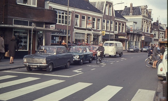 Jaap Koeling laat kleurendia s van Asser verkeer in 1966 zien