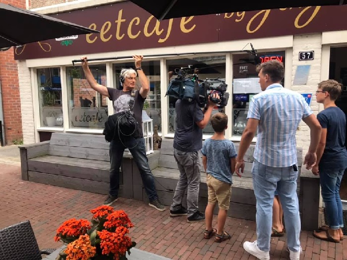 Jeugdjournaal maakt opnames bij eetcafé in Assen