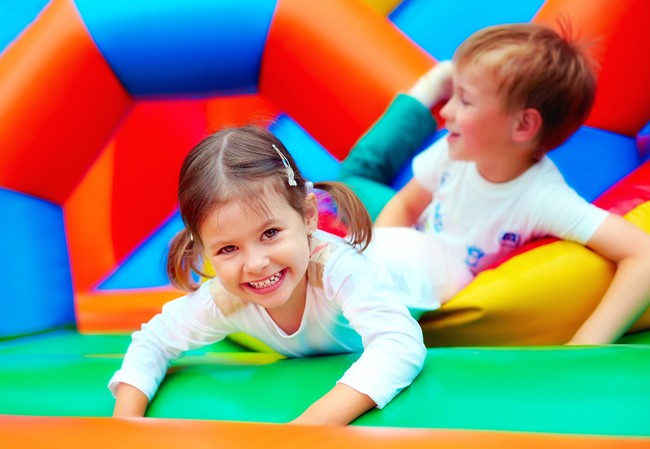 Vandaag is er een mega springkussenfestival op het Koopmansplein