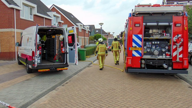 Straat afgezet door gaslek in woning Assen