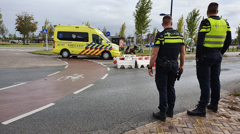 Scooterrijder gewond door valpartij in Assen (video)