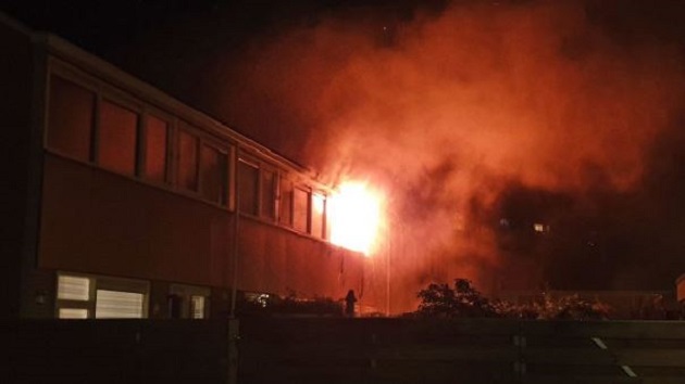 Woningen ontruimd door uitslaande woningbrand in Assen (Video)