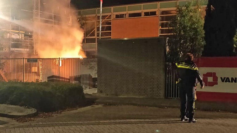 Fikse brand in bouwcontainer in Assen