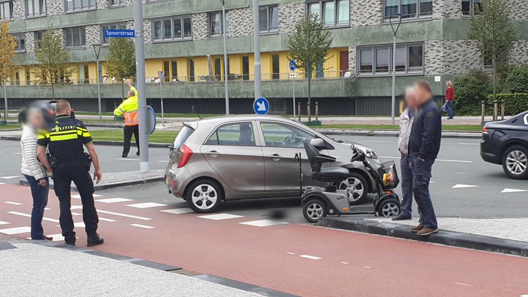 Ongeval tussen auto en scootmobiel in Assen