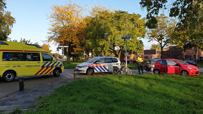 Fietser gewond door aanrijding met auto in Assen