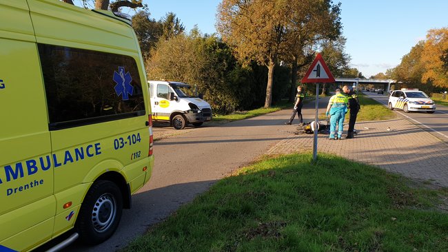 Scooterrijder gewond bij aanrijding in Assen (Video)