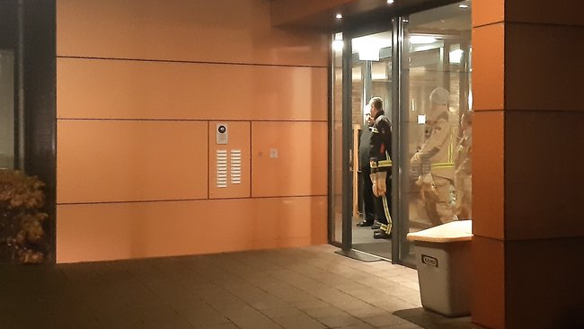Brandweer haalt mensen uit kapotte lift in Assen