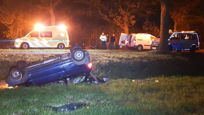 Auto slaat over de kop bij ongeval in Assen (Video)