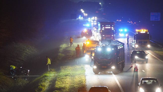 Twee gewonden bij ongeval met zes autos op A28 bij Assen