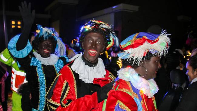 Fotos: Eerste Sinterklaasintocht Assen-Oost één groot succes (Video)