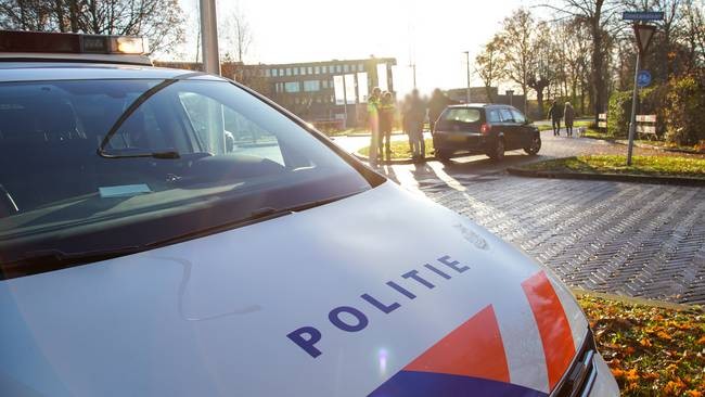 Fietser gewond bij botsing met auto in Assen (Video)