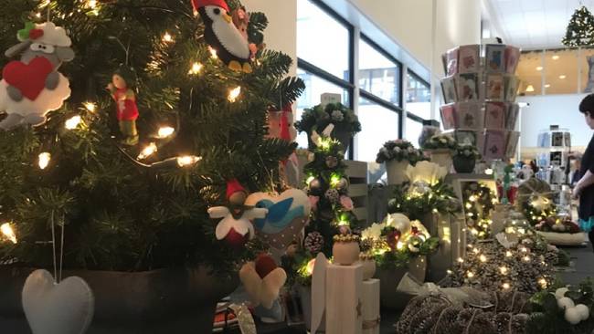 Topdrukte bij kerstmarkt Wilhelmina Ziekenhuis in Assen