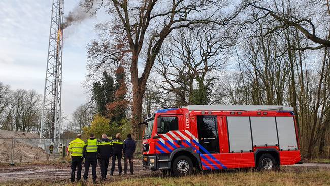 Uitslaande brand in zendmast in Assen (Video)