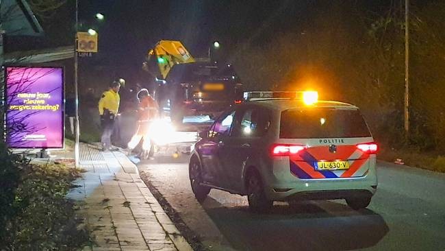 Bestuurder rijdt zonder rijbewijs auto kapot in Peelo