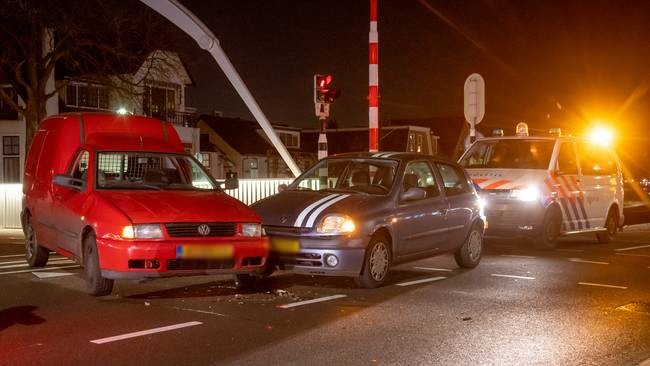 Ongeval tussen auto en bestelbusje in Assen