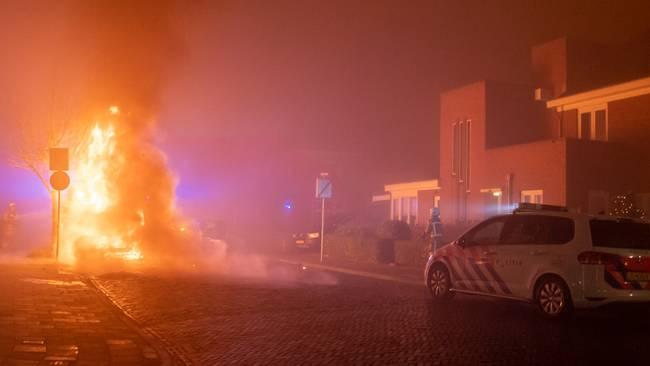 Camper gaat tijdens jaarwisseling in Assen in vlammen op (Video)