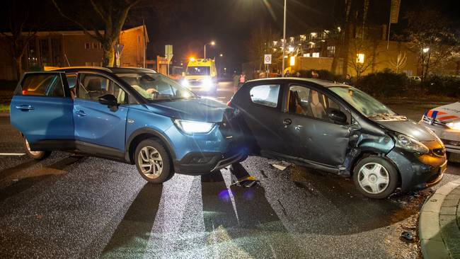 Twee lichtgewonden bij ongeval in Assen (Video)