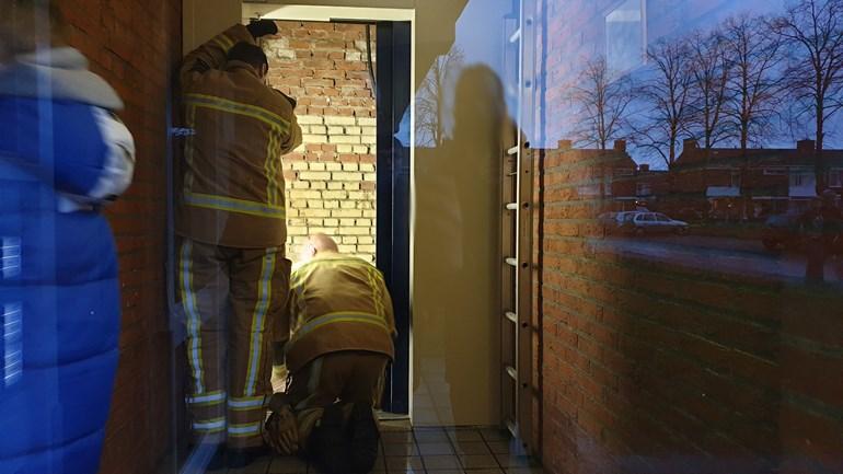Brandweer redt mensen uit de lift na stroomstoring in Assen
