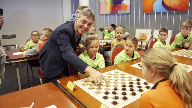 Schooldamtoernooi Assen bij Vanderveen