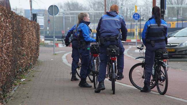 Politie en handhaving pakken winkeldief in centrum van Assen op